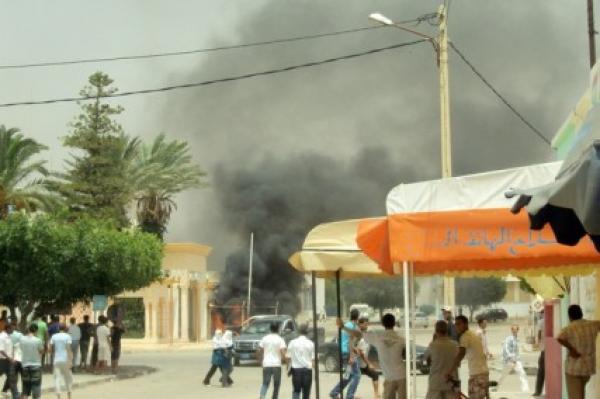 تونس تعلنُ حظرَ التجوال جنوبَ البلاد.. إثرَ أعمالِ عُنفٍ أوقعت أكثرَ من ثلاثينَ جريحا