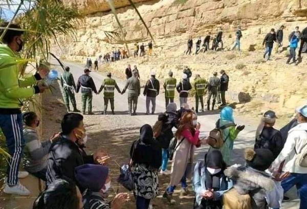 مطالب بسيطة أخرجت تلاميذ ثانوية بتنغير للإحتجاج ومسؤولون يتفرجون