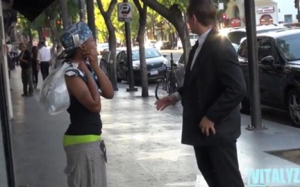 بالفيديو: ماذا لو استخدمت المافيا هاتفك لعقد الصفقات في الشارع؟