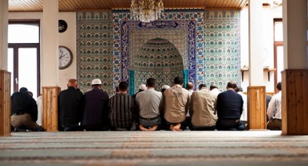 انطلاق عملية تطهير واسعة تستهدف أئمة مغاربة بإسبانيا