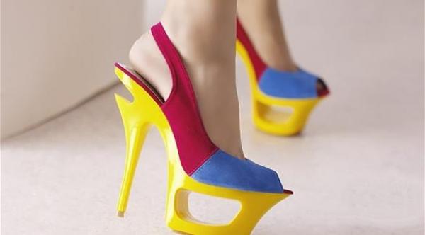 بريطانية تفقأ عين صديقتها بكعب حذائها لسبب تافه