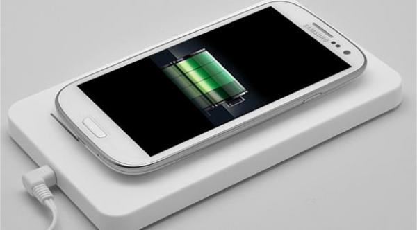  الشحن اللاسلكي يتسم بالبساطة لكن فترته تطول بنسبة 50% مقارنة بالكابلات 