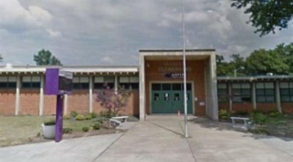 تجبر تلاميذها على توقيع عقد يمنعهم من استعمال دورة المياه