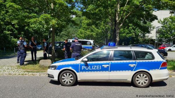 بعد فراره أربعة أيام.. اعتقال ألماني انتزع أسلحة الشرطة تحت التهديد