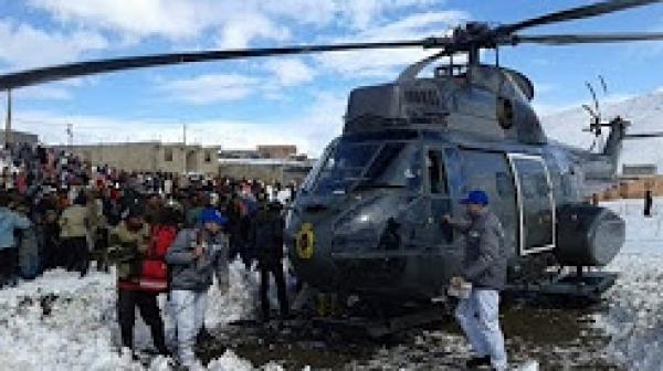 مروحية الدرك الملكي تنقل المرضى المحاصرين في جبال أزيلال