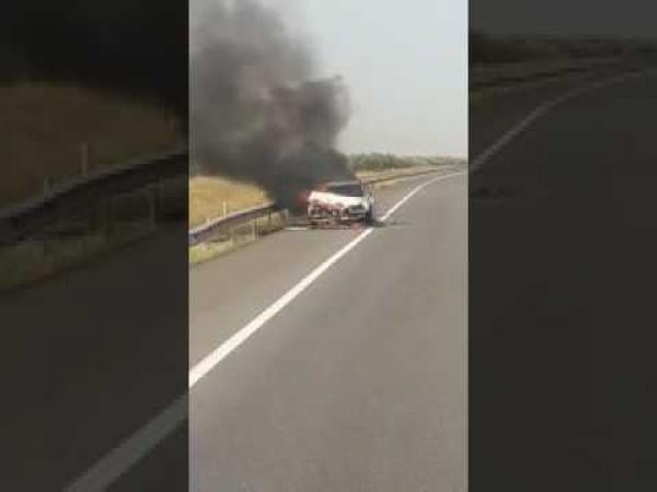 لحظة انفجار سيارة في طريق مكناس