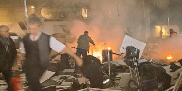بالفيديو.. انفجارات إرهابية في مطار اسطنبول تتسبب في  10 قتلى و عشرات الجرحى