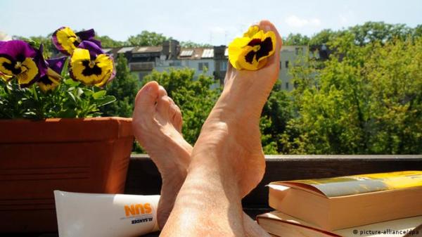 نصائح وإرشادات ضرورية لمواجهة تعرّق الرجلينّ!