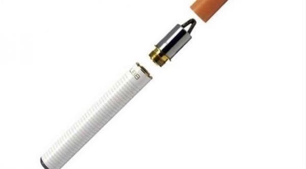 السجائر الإلكترونية تهدد القلب رغم خلوها من القطران