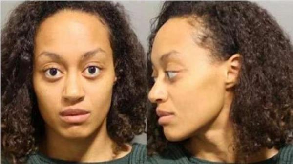 جريمة بشعة.. قادت سيارتها إلى النهر لقتل طفليها!