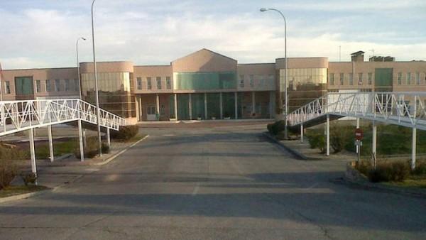 على طريقة الملاكم تايزون..سجين مغربي يقتلع أذن موظف سجن باسبانيا ويقوم بابتلاعها وهذا ما فعله بثلاثة موظفين آخرين