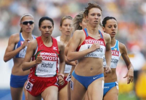 حليمة حشلاف ومليكة العقاوي تتأهلان إلى نصف نهاية 800م