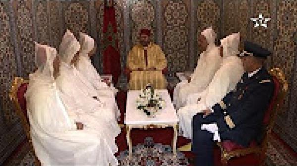 الملك يستقبل أعضاء الوفد الرسمي المتوجه لاداء مناسك الحج