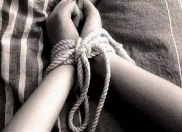 في ظروف يشوبها الغموض...العثور على تلميذة مقيدة الرجلين واليدين وعليها علامات الاعتداء داخل مؤسسة تعليمية نواحي مراكش