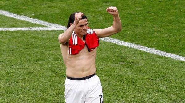 رسميا.. مانشستر يونايتد يتعاقد مع كافاني