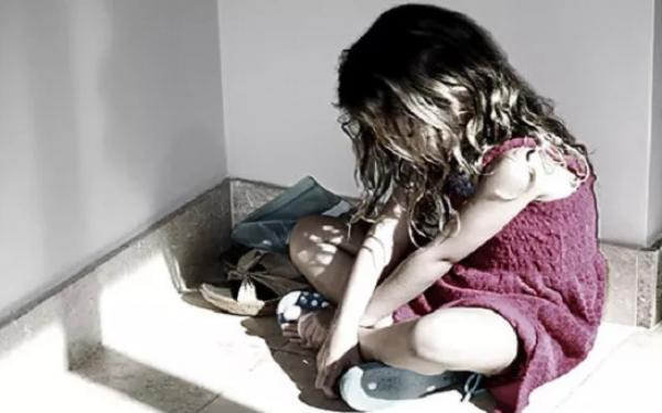 فاجعة..مراهق يغتصب طفلة صغيرة ويخنقها بحزام حقيبتها المدرسية بتارودانت