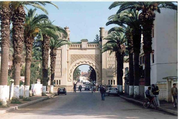 العرائش : رئيس جماعة قروية يمنح لنفسه قصرا مقابل 600 درهم شهريا