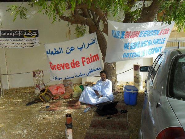 مصطفى سيدي مولود يواصل إضرابه عن الطعام لليوم 16 ومفوضية غوث اللاجئين تعده بتسوية وضعيته