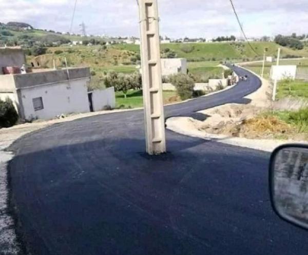 قصة عمود الكهرباء الذي حير المغاربة وجعل من جماعة قروية بتطوان أضحوكة الفايسبوك