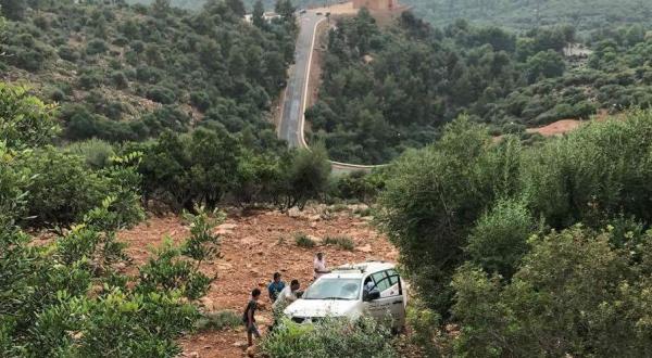 بالصورة : يا ربي السلامة .. انقلاب سيارة اسعاف بمنعرجات وهذه الحصيلة