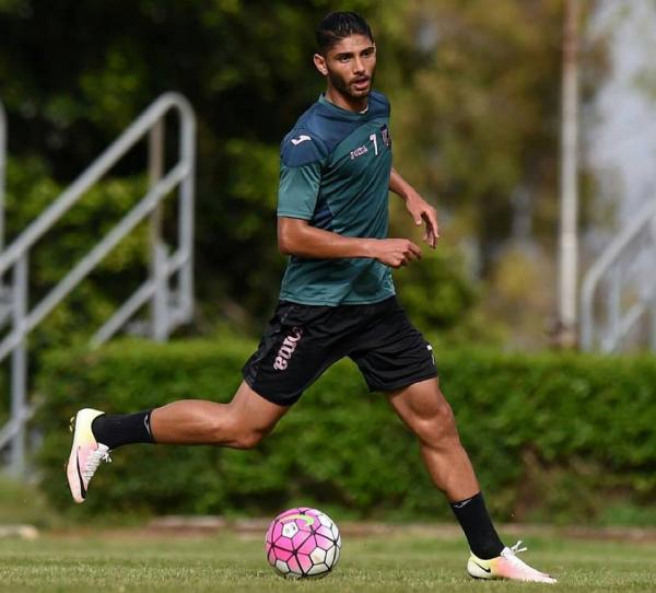 ويستهام ينافس مارسيليا على المغربي أشرف لزعر