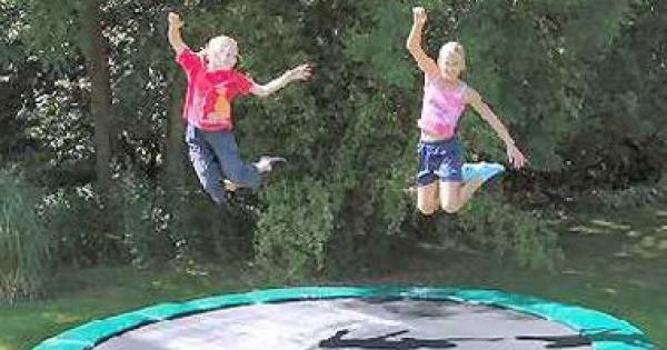 أطباء يحذرون من خطر الألعاب الهوائية على الأطفال