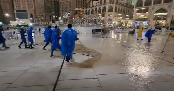 أمطار غزيرة وعواصف قوية تَهُبُّ على مكة المكرمة (فيديوهات)