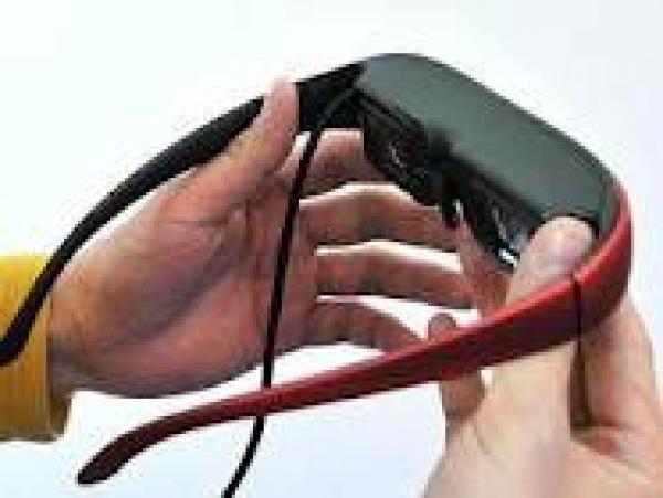 ابتكار حاسوب محمول على شكل نظّارة