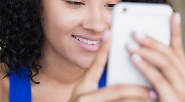  الضوء الأزرق المنبعث من شاشات "إل إي دي" يدمر شبكية العين والضمور البقعي في أسوأ الحالات (دايلي ميل) 