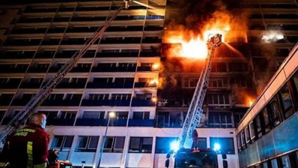 مصرع شخص وإصابة 21 آخرين في حريق بدار رعاية غرب ألمانيا