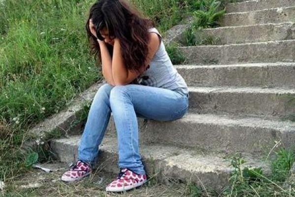 فضيحة مدوية...أب يداوم على مضاجعة ابنته رفقة عشيقها والنتيجة حمل مجهول النسب(التفاصيل الكاملة)