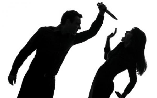 زوج يشرمل زوجته ويرسلها إلى المقبرة ثاني أيام العيد بسبب علبة سجائر