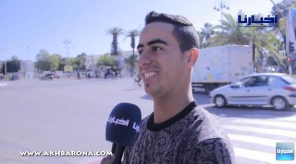 ميكرو "أخبارنا": علاش البنات كيقراو حسن من الأولاد .. أجوبة طريفة