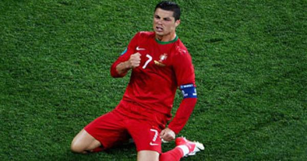 رونالدو أفضل "أجنبى" فى الليجا.. وإنييستا على قمة "المحليين"