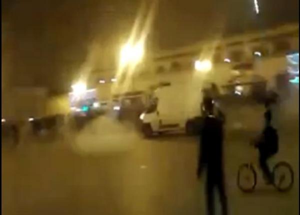 نايضة فوجدة .. ألعاب نارية خطيرة ، مواطنون يفرون ومحاولة اعتداء على الأمن