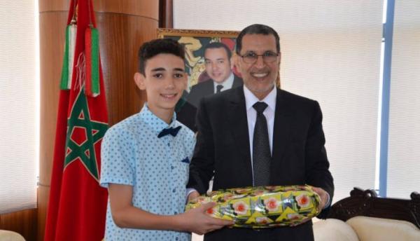 هكذا استقبل "العثماني" تلميذا حصل على 10/10 في امتحان السادس ابتدائي