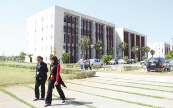 توقيع اتفاقية شراكة تعليمية بين الجامعة الدولية للرباط ومدرسة التجارة ببرشلونة