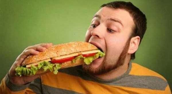 علماء: ليلة أرق واحدة تعادل ضرر تناول الوجبات السريعة 6 أشهر