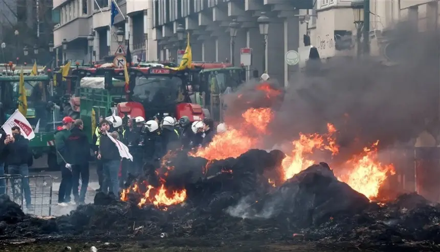 حرائق "كارثية" تهدد ولاية فيكتوريا الأسترالية وسط موجة حر لافحة