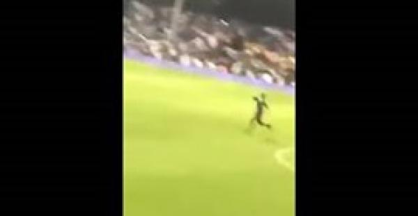 بالفيديو.. لحظة اقتحام فتاة لملعب مباراة السوبر السعودي