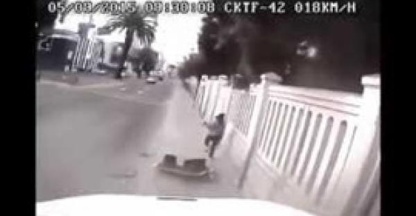 بالفيديو.. لحظة نجاة فتاة من حادث تصادم بأعجوبة