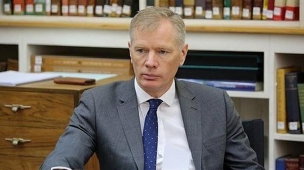 تصعيد خطير.. إيران تعتقل السفير البريطاني في طهران وهذه التفاصيل (صورة)