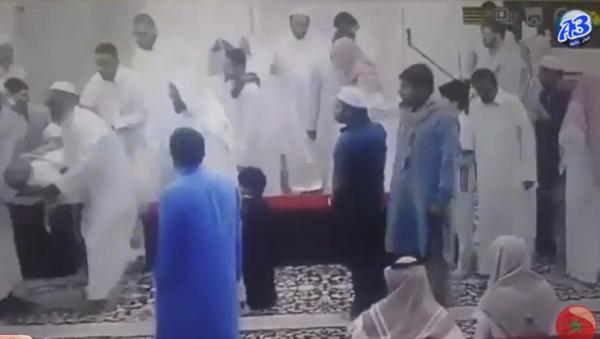 فيديو مؤثر .. وفاة داعية في محرابه بعد صلاة العصر