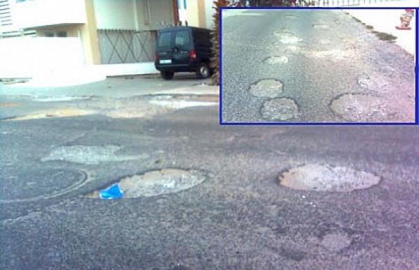 ساكنة أكادير تنادي بأعلى صوت: حفر قاتلة تحاصرنا، وبنية تحتية متدهورة تؤرقنا ..!