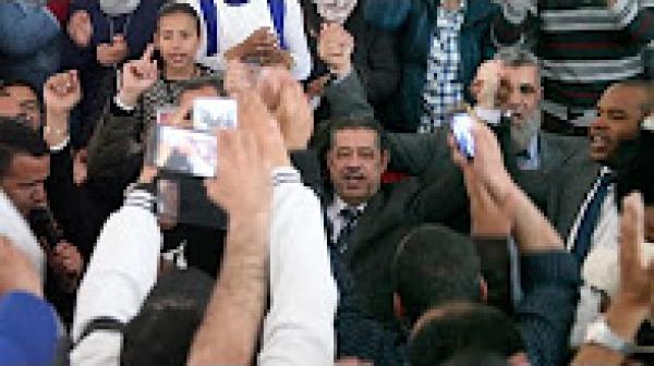 استقبال شباط بشعارات ضد التحكم