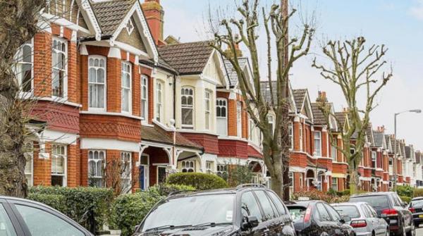 طلب مربية أطفال مقابل 53 ألف دولار.. لكن بشرط غريب