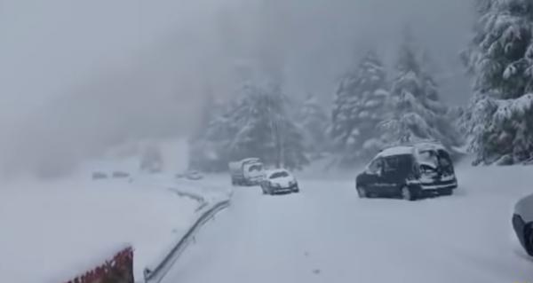 تساقطات ثلجية مهمة تشهدها مناطق عديدة من ربوع المملكة