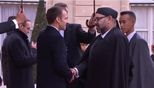 الملك محمد السادس يصل إلى قصر الإيليزي