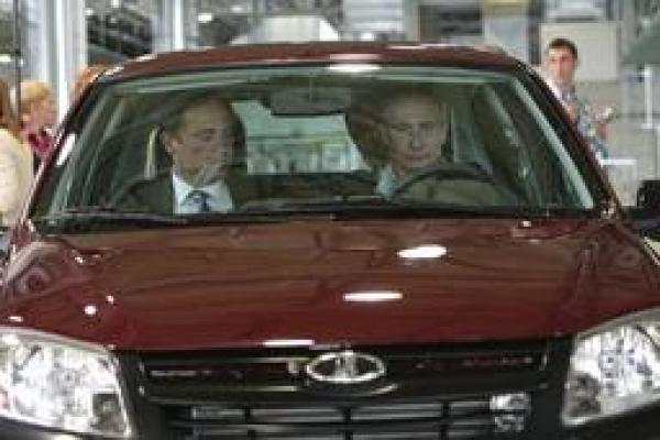 السيارة التي أحرجت رئيس وزراء روسيا أمام العالم