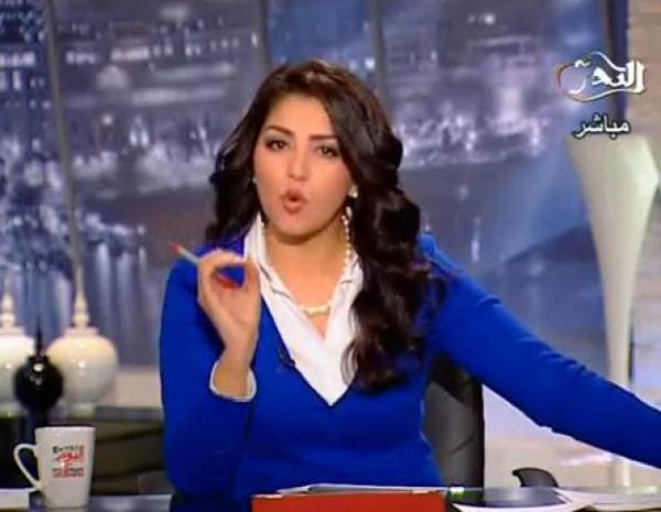 مصري يعرض الزواج على الفتاة التى مزق الجنود ملابسها